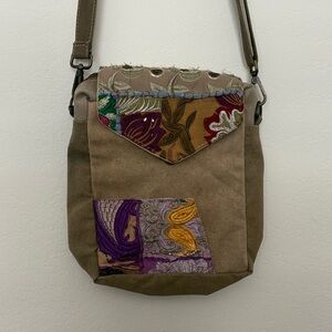 Vintage addiction cross body bag